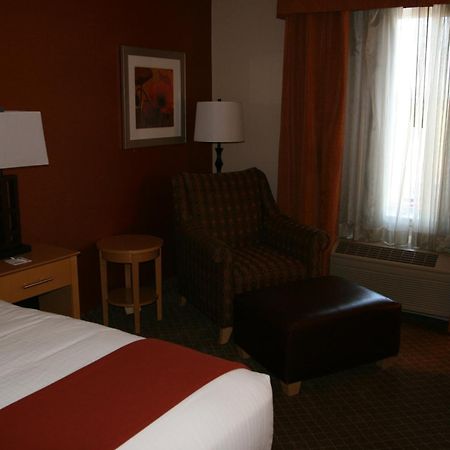Holiday Inn Express Stockton Southeast By Ihg Экстерьер фото