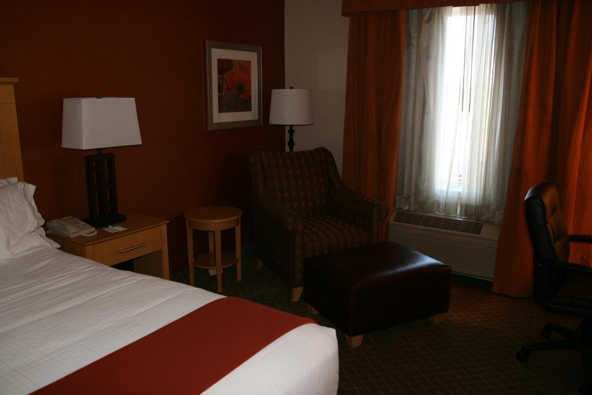 Holiday Inn Express Stockton Southeast By Ihg Экстерьер фото