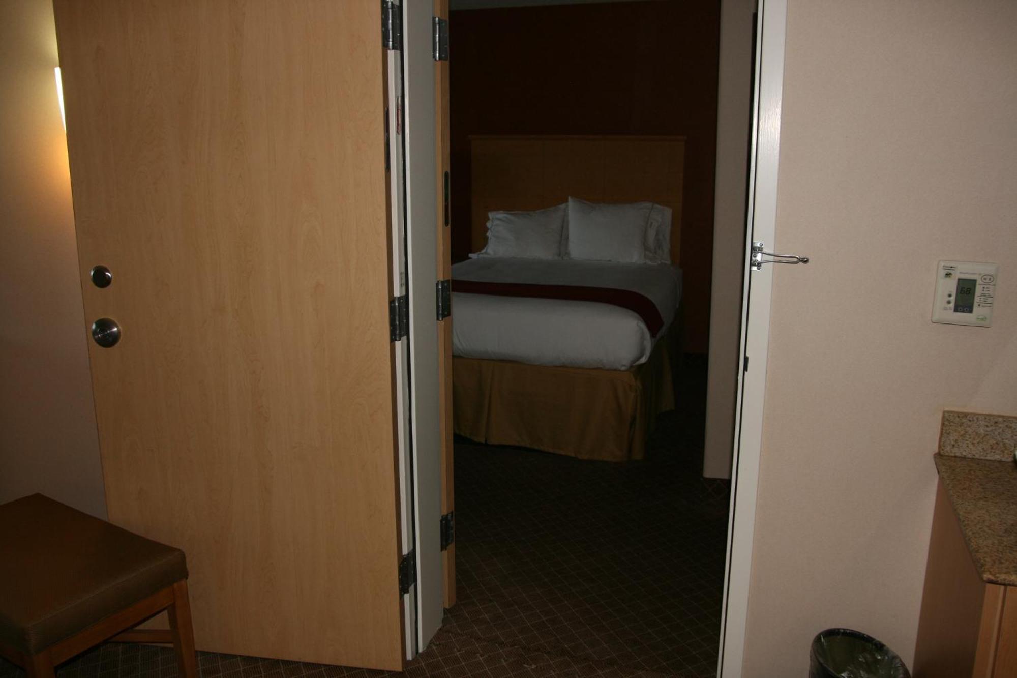 Holiday Inn Express Stockton Southeast By Ihg Экстерьер фото