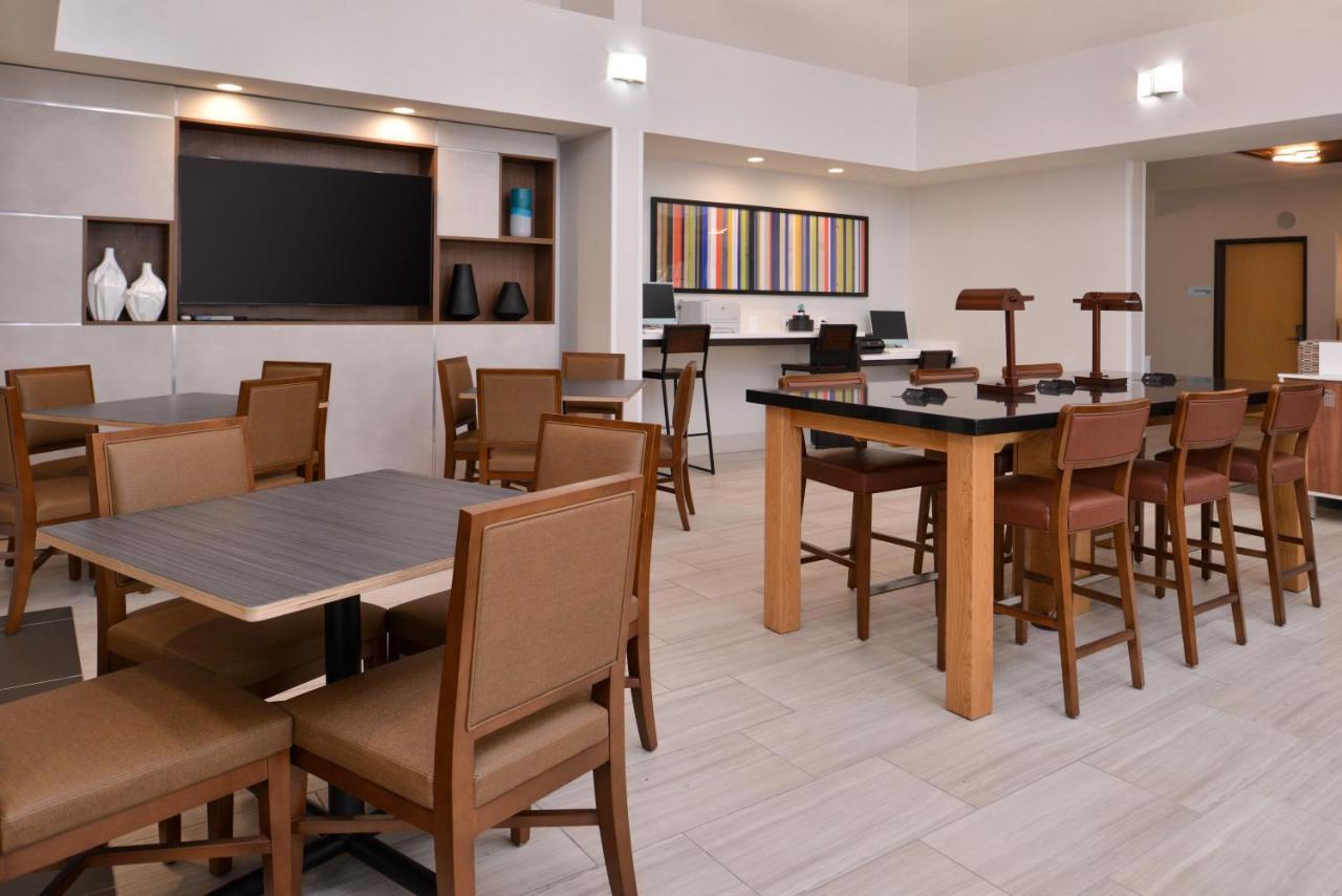 Holiday Inn Express Stockton Southeast By Ihg Экстерьер фото
