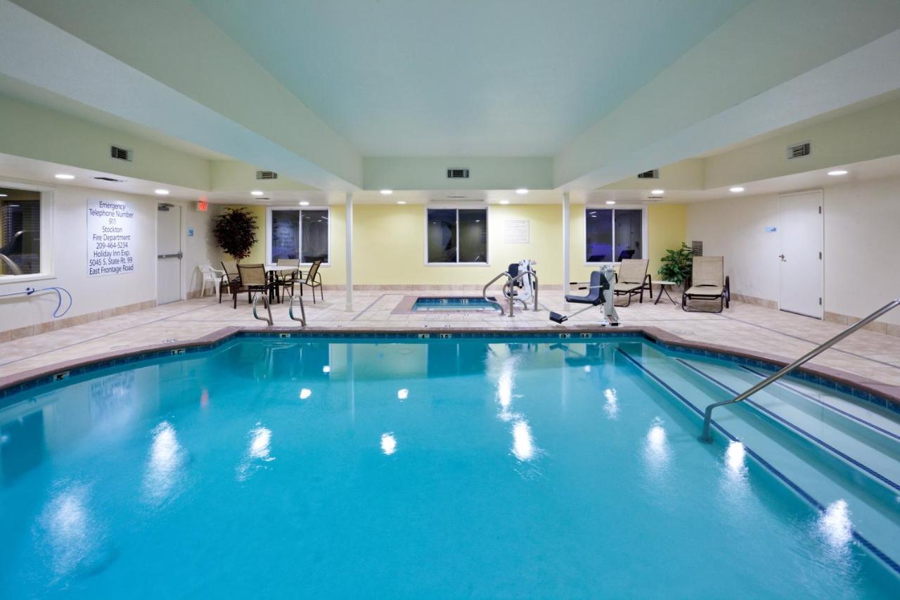 Holiday Inn Express Stockton Southeast By Ihg Экстерьер фото